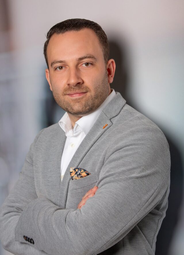https://ems-nrg.de/wp-content/uploads/2023/09/about-me-min-640x886.jpg